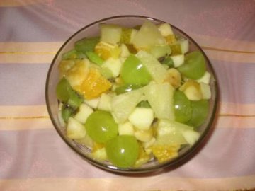 салат с яблоками и виноградом